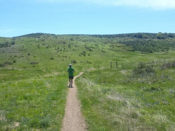 Trail running improves strength, balance, + prevents overuse injuries. Follow these 10 trail running tips to start getting those benefits and explore a different side of running!